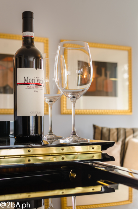 degustare vino pianoforte elegante home staging casa del poeta