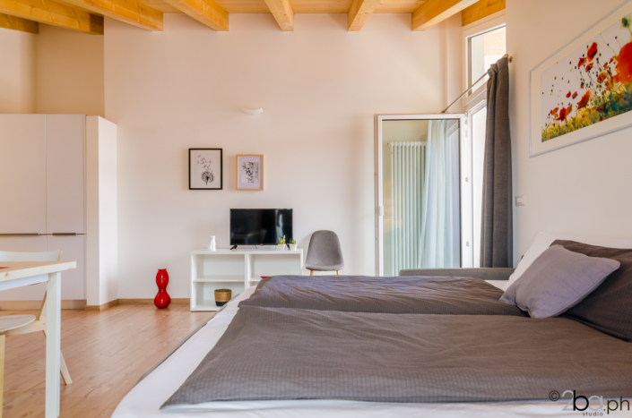 divano letto montagna legno mansarda vacanza affitti brevi valle di non