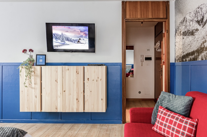 tv mobile ivar legno e blu