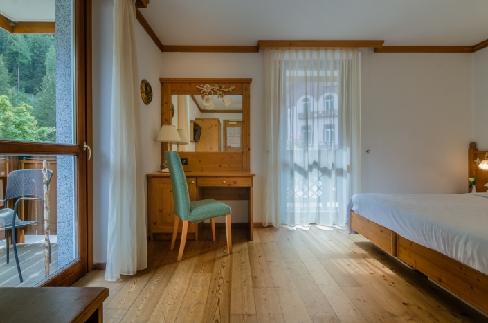 STANZA HOTEL POGGIOLI LEGNO