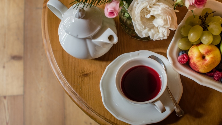 colazione in camera rose e legno